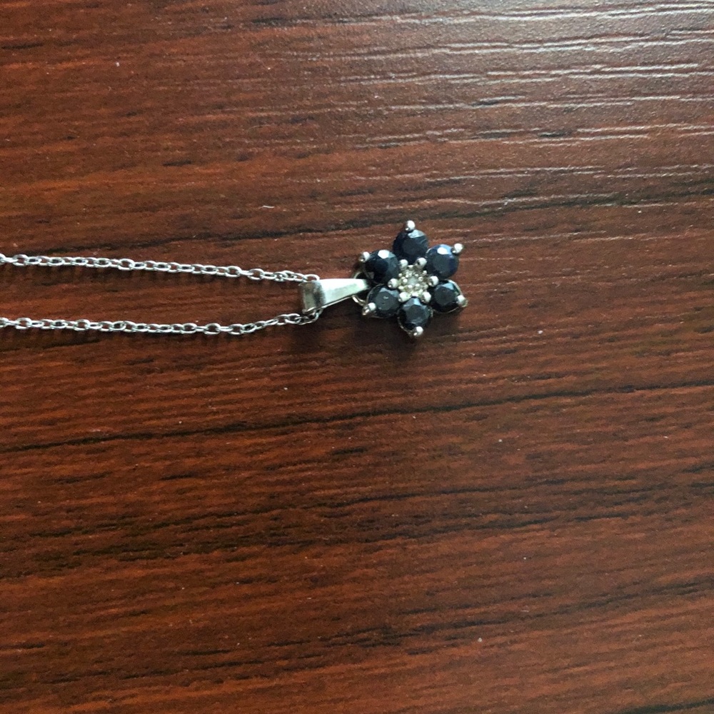 Beautiful sapphire & diamond necklace